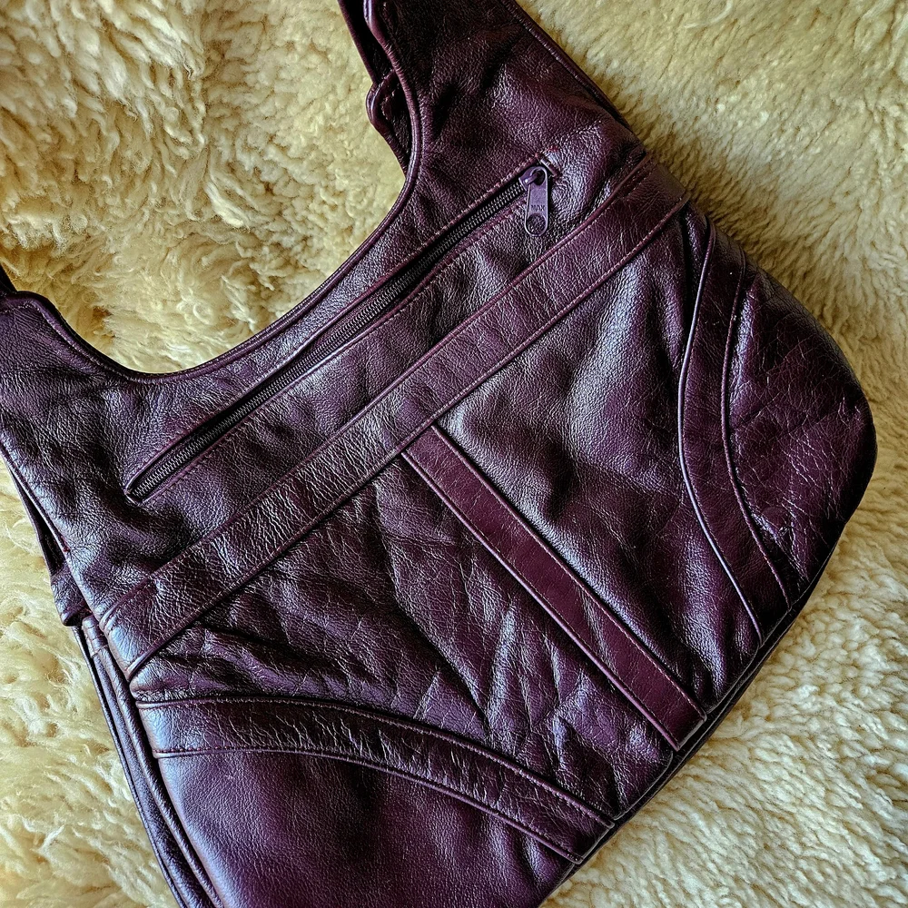 Elegant Early 1980s VINTAGE Burgundy Leather Satchel bag